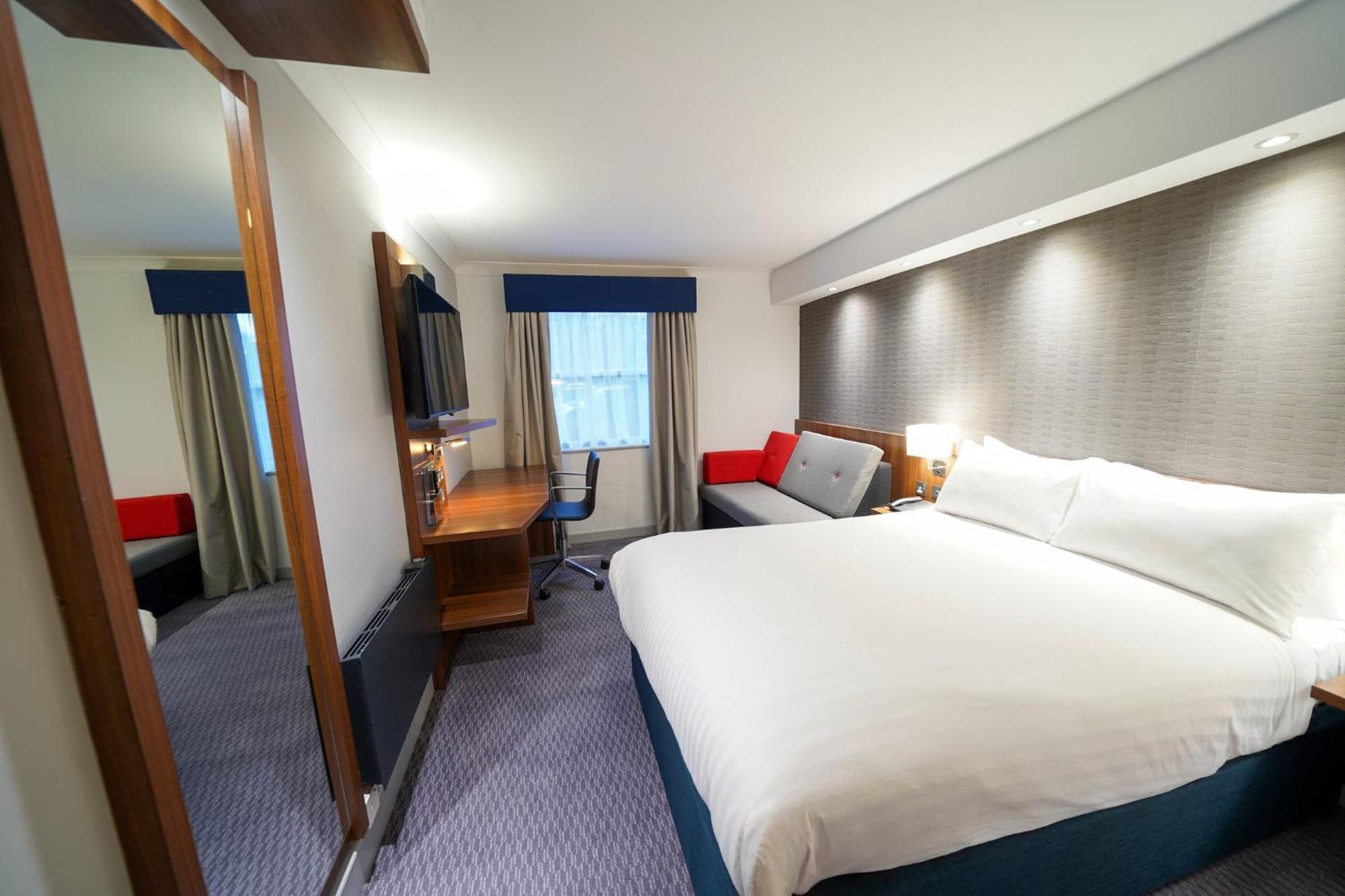 Holiday Inn Express Leeds-East By Ihg Leeds  Exterior foto